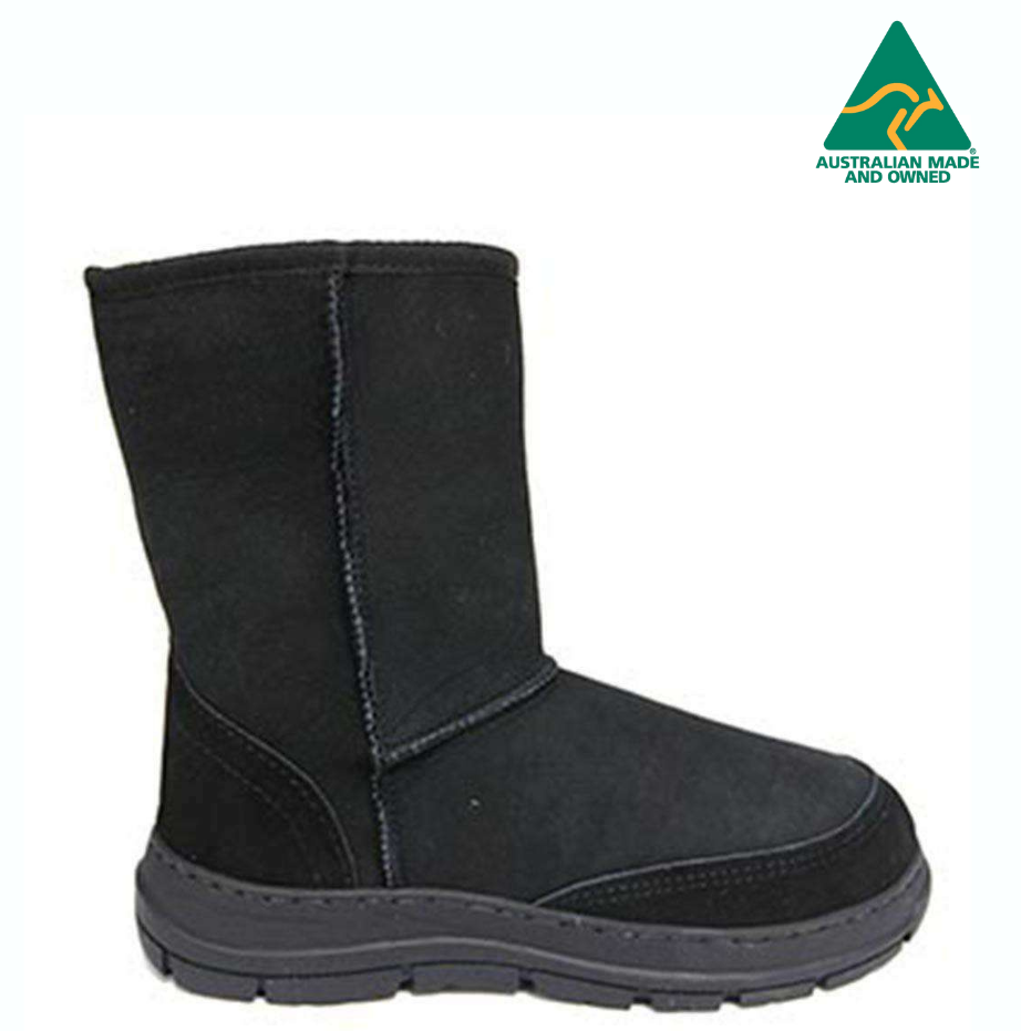 Short Terrain UGG boot – front view waterproof sheepskin
